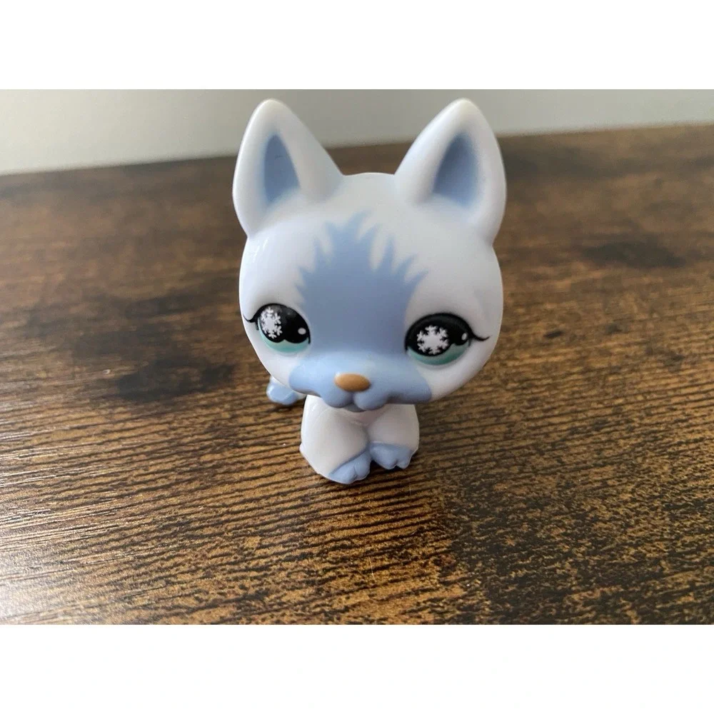 Littlest Pet Shop LPS #689 German Shepherd Dog Blue Snowflake Eye Ice 2007